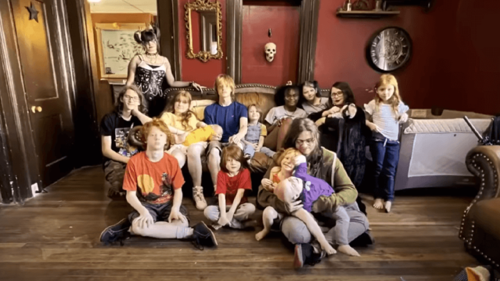 Ima 36 godina, 13 djece, a dobila je i unuka: Razlika između njega i najmlađeg sina je samo 2 mjeseca