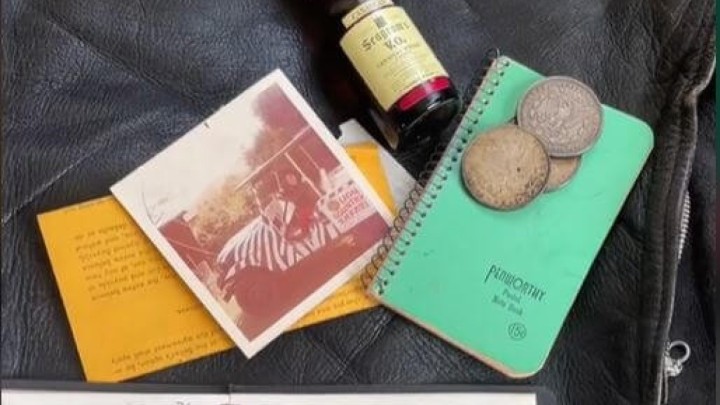 Kupila je jaknu u trgovini rabljene odjeće, a u njoj je pronašla dnevnik iz 1971. godine i fotografije