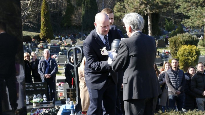 Zlatko nam je ispričao kako je izgledalo polaganje urne njegove supruge koja je tijelo donirala medicini
