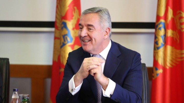 Bivši predsjednik CG ide u izdašnu političku mirovinu, dok umirovljenici traže izvanredno usklađivanje mirovina