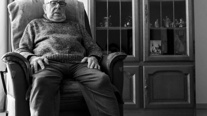 Umirovljenik (82) je sakrio svojeg mrtvog oca u zamrzivač kako bi mogao pričati s njim