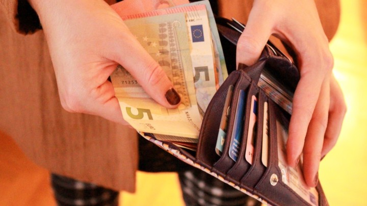 U petak kreće isplata energetskog dodatka za 700.000 umirovljenika pa i onim bogatima