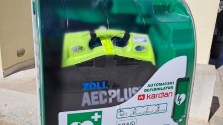 U Poreču postavljen automatski defibrilator kako bi se spasilo što više života