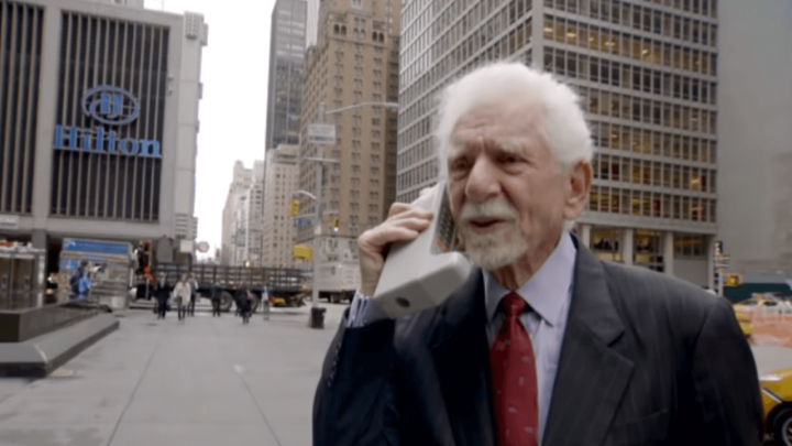 95-godišnji izumitelj mobitela progovorio o budućnosti: 'Sljedeće generacije imat će mobitel ugrađen pod kožu ušiju'