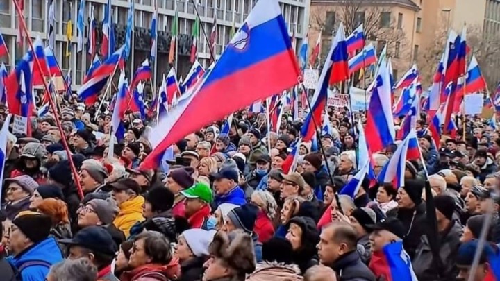 Slovenski umirovljenici ponovno na ulicama: Traže minimalne mirovine od 750 eura