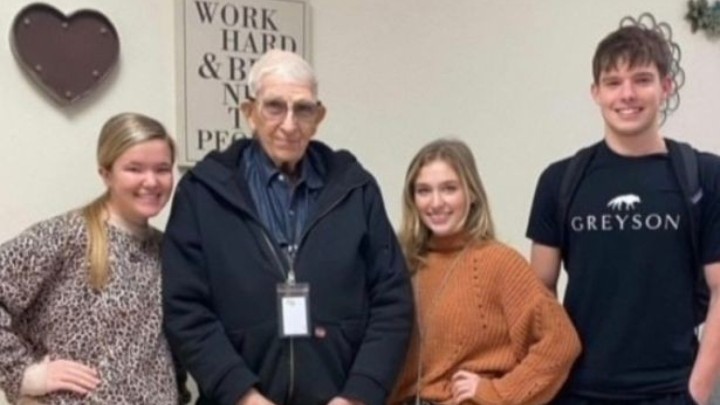 Srednjoškolci velika srca: Skupili 270.000 dolara kako bi njihov 80-godišnji domar otišao u mirovinu