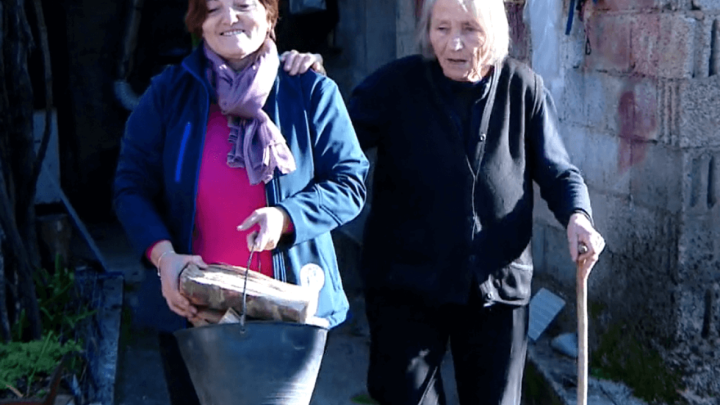 Umirovljenici u praznim selima u Dalmaciji preživljavaju zahvaljujući gerontodomaćicama