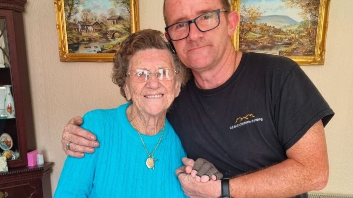 Vodoinstalater koji ne naplaćuje svoje usluge starijima: 'Imam najbolji posao na svijetu, a to je pomaganje'