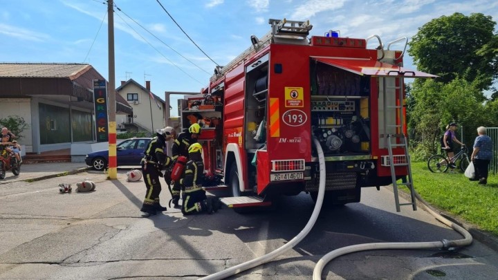 Vatrogasci izvukli 80-godišnju ženu iz stana u kojem se dogodila eksplozija: U bolnici je s teškim ozljedama