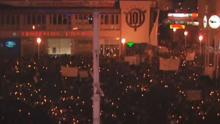 [21.11.] Prije točno 29 godina odvio se najveći prosvjed na glavnom trgu kojim je spašen Radio 101