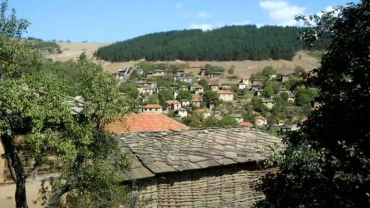 U jednom selu u Srbiji žive samo umirovljenici udovci, a najteže im pada usamljenost