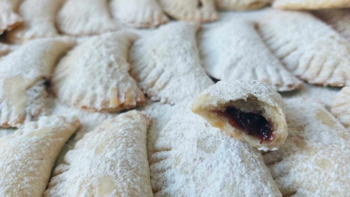 Bakina kuhinja: Evo kako napraviti jednostavne i mnogima omiljene školjkice sa svinjskom masti