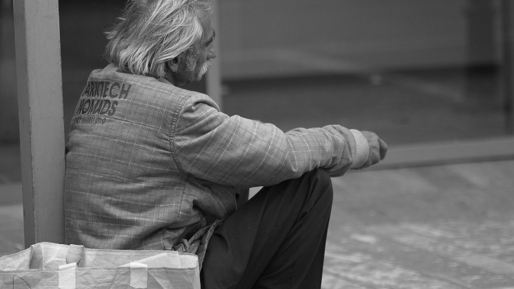 64-godišnjak osuđen jer je ispred trgovine prosio i dobio 37 kuna