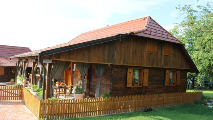 Bračni par od komada zemlje u Pleškovcu napravio unosan turistički biznis