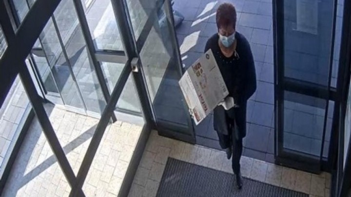 Prepoznajete li ovu gospođu? Možda raspolaže važnim informacijama za rješenje slučaja prijevare