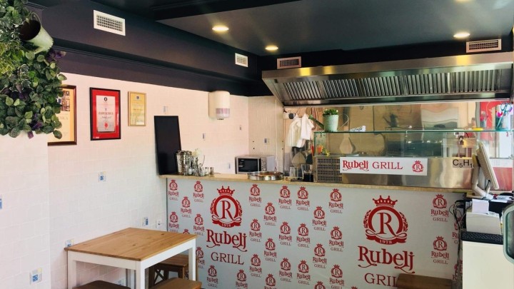 Poznatom proizvođaču ćevapa Rubelju (71) prijeti zatvor jer je pokušao pregaziti dvije osobe kombijem