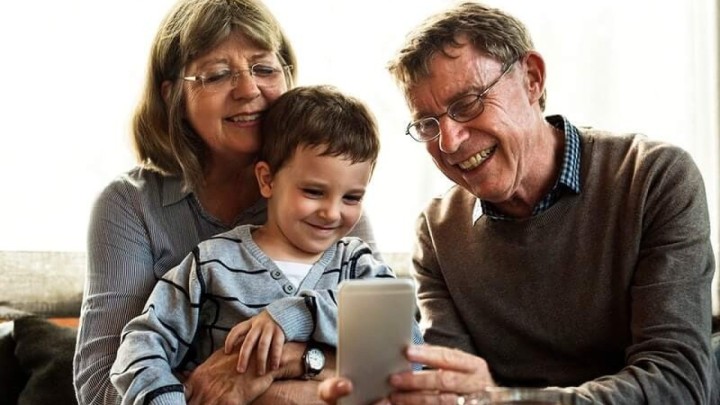 Baka (64) više nema snage ni strpljenja za čuvanje svoje unučadi i praunučeta: „Što je previše, previše je“