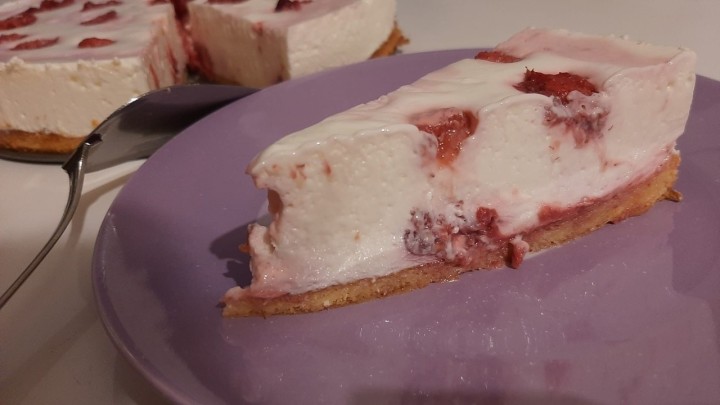 [BAKINA KUHINJA] Lagana kiselo slatka kombinacija savršena za ljeto - jogurt torta