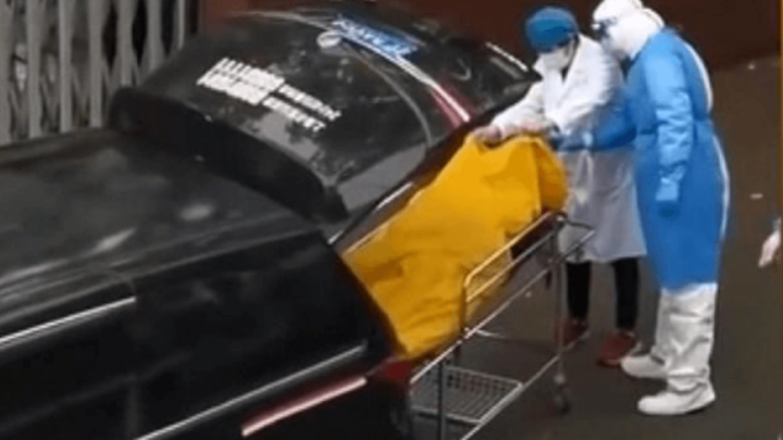 Živog starijeg čovjeka proglasili mrtvim pa ga u vreći odvezli u mrtvačnicu