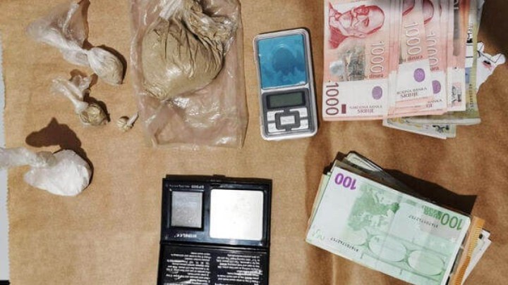 Policija na Dan žena uhitila narko-baku Jovanku (75), u dilanju heroina pomagao i praunuk