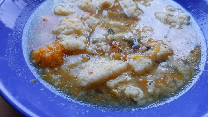 [BAKINA KUHINJA] Jednostavna povrtna juha s griz noklicama