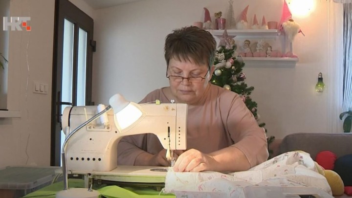 Umirovljenica Blaženka šije i daruje veselu posteljinu za djecu u bolnici