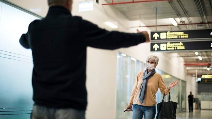 WHO: Osobe starije od 60 godina trebaju odgoditi putovanja