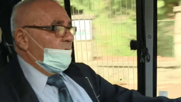 Vozača ZET-a u mirovinu ispratili putnici koje je svakodnevno vozio godinama