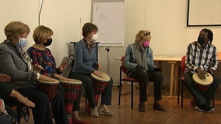 Umirovljenici zasvirali afričke bubnjeve: "Ritam znači život"