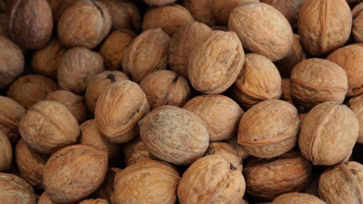 Žena (55) u Đurđevcu susjedi pokrala sve orahe s tavana, mora u zatvor na pola godine!