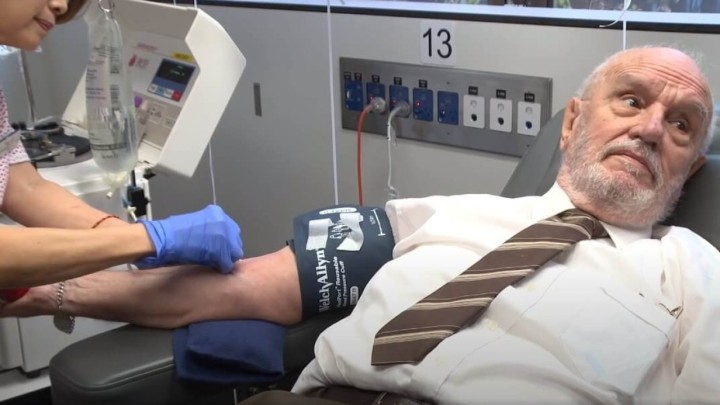 Ovog umirovljenika zovu "čovjek sa zlatnom rukom": Njegova krv spasila je preko dva milijuna djece