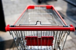 Umirovljenik (71) krao u trgovini, uhvatila ga zaštitarka koju je gurnuo