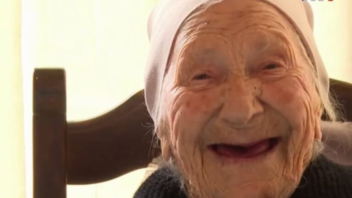 Nana Rita ima 105 godina, vesela je i bistra, a voli dobru hranu i bevandu