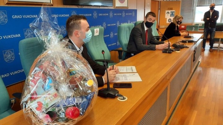 Božićnice u simboličnim iznosima stižu i vukovarskim umirovljenicima