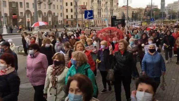 Umirovljenici prosvjedovali protiv predsjednika: "Koliko bakica treba skupiti da otjeramo jednog djeda?"