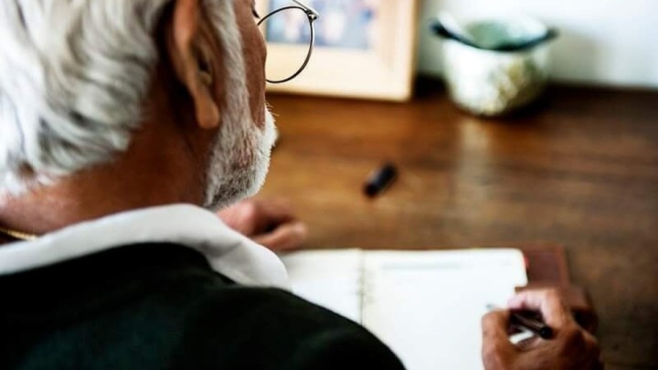 Umirovljenik (88) poslao nam je pjesmu kojom je oslikao odnos društva prema starijima