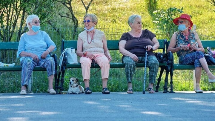 Rezultati ankete: Umirovljenici većinski žele da se prestane svakodnevno izvještavati o koroni