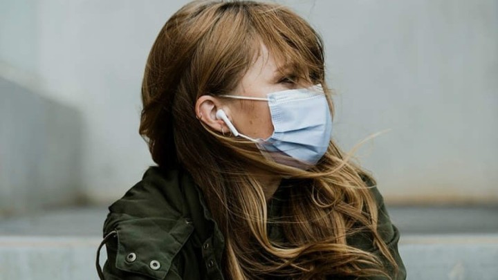 Bandić umirovljenicima dijeli maske koje su od danas obavezne u javnom prijevozu!