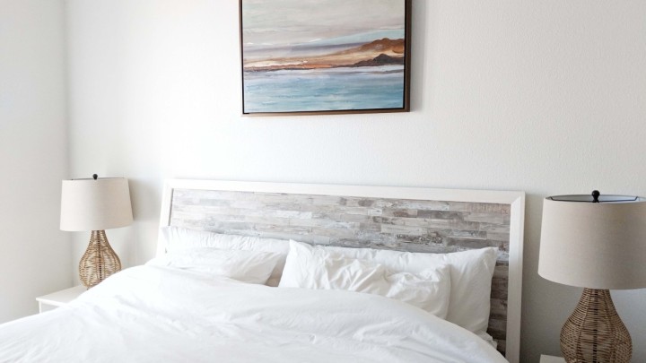 Spavanje na kauču sabotira vaš san! Savjeti za optimalni krevet i madrac za seniore