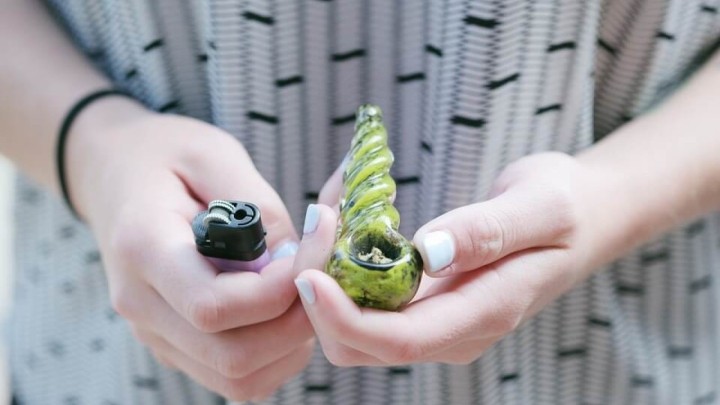 Kanada je prije godinu dana legalizirala marihuanu. Stariji ljudi kažu: "Ovo mijenja sve!"