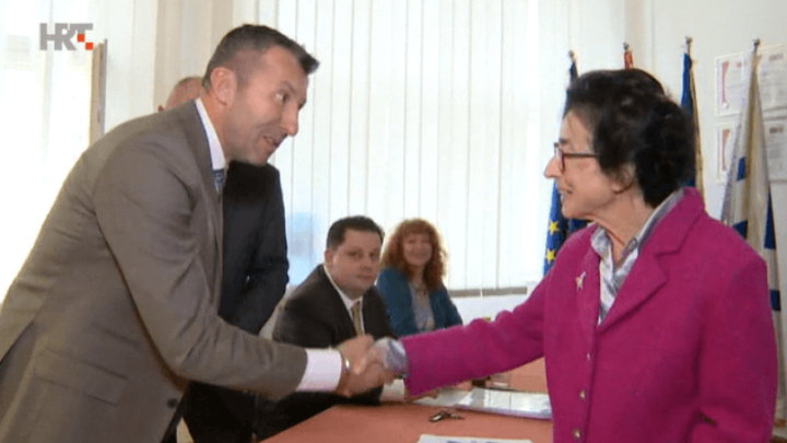 Gospođa Cvijeta doktorirala sa 77 godina: "Nikada nismo previše stari da bi prestali s učenjem"