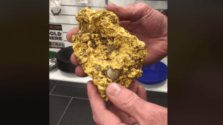 Umirovljenik pronašao 2 kilograma težak grumen zlata, presretan je