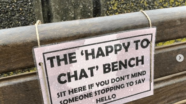 Ovo je fora: Englezi postavljaju klupe za umirovljenike koji bi rado pričali sa strancima