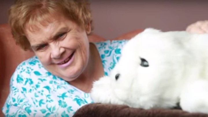 Roboti u njezi starijih korisni kod dementnih, ali i inkontinentnih osoba