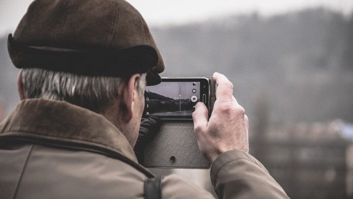 Kako nas vide mladi: Zbog ovih stvari koje radimo smatraju nas starima