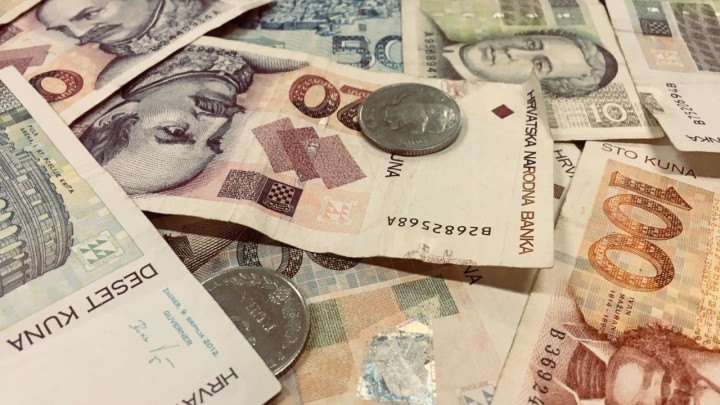 Saborske mirovine u tri godine porasle za 1.800 kuna. S manje živi svaki treći umirovljenik!