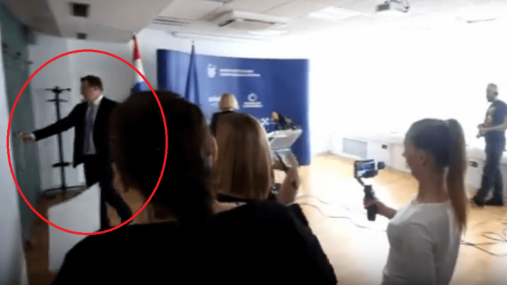 Iznervirani ministar Pavić napustio novinarsku konferenciju koju je sam sazvao