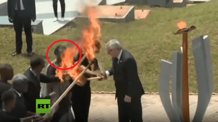 [VIDEO] Pogledajte kako je predsjednik Europske komisije umalo zapalio prvu damu Ruande