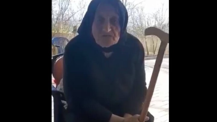 [VIDEO] Baka oplela po političarima, rimom opisala stanje u državi