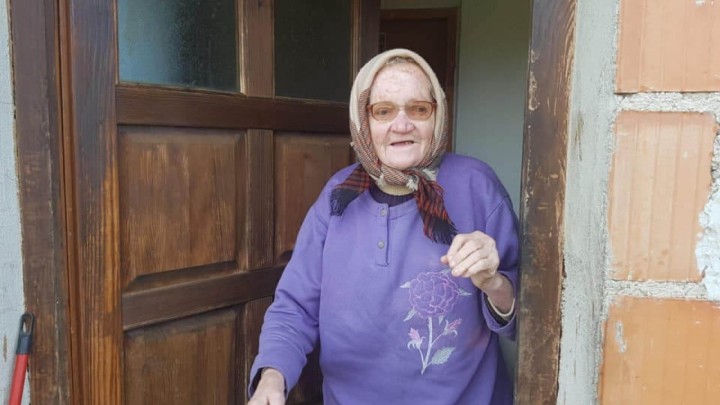 Budimo ljudi: Mladi skupili pomoć za starce, gospođa Ivka živi bez prozora i vode